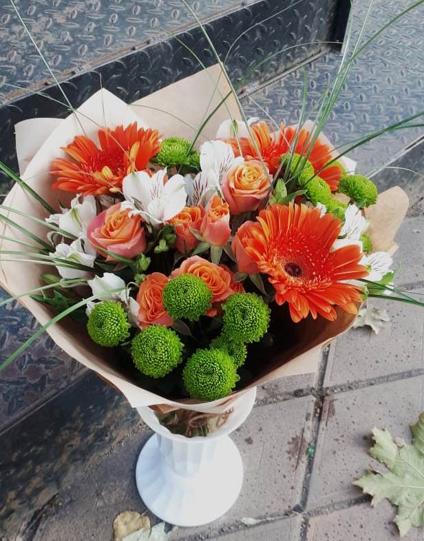 Букет цветов из: Герберы, Хризантемы, Альстромерии и Розы в Карабулаке