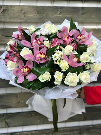 Букет цветов из: Розы и Хризантемы в Карабулаке