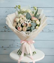 Букет цветов из:  Розы и Лизиантусы в Карабулаке
