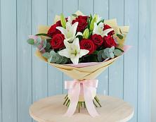 Букет цветов из:  Лилии и Розы в Карабулаке