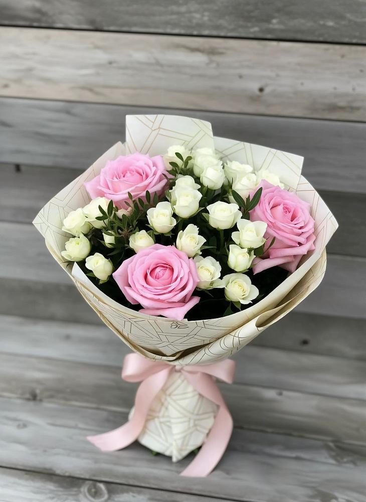 Букет цветов из: Розы в Карабулаке