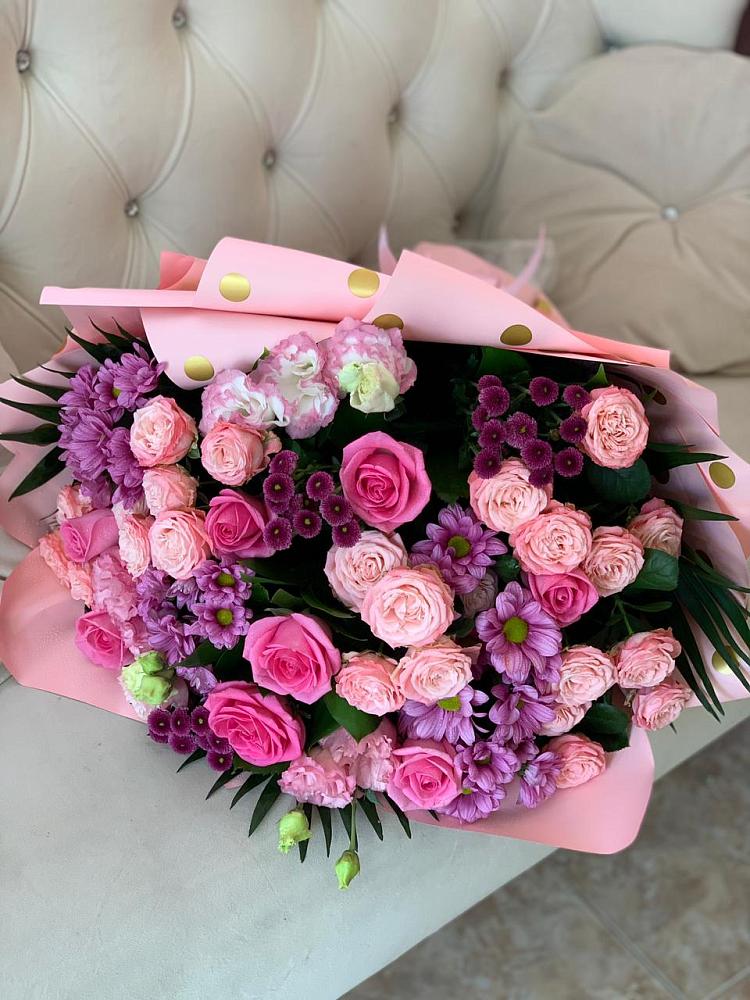 Букет цветов из: Хризантемы, Розы и Лизиантусы в Карабулаке