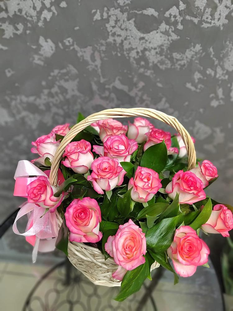 Цветочная композиция из Розы в корзине в Карабулаке