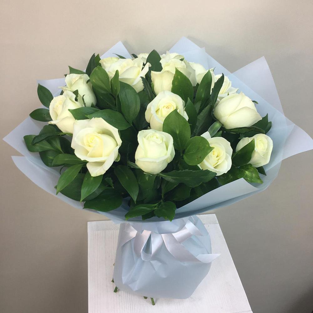 Букет 15 Белых роз Проуд в Карабулаке