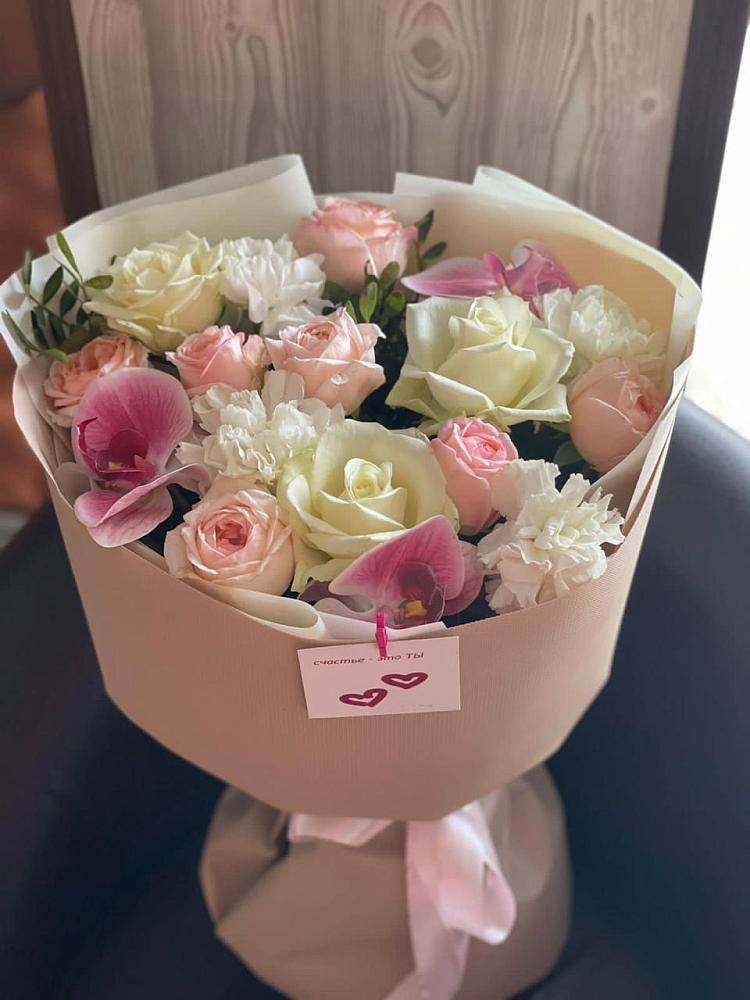 Букет цветов из: Орхидеи, Розы и Гвоздики в Карабулаке