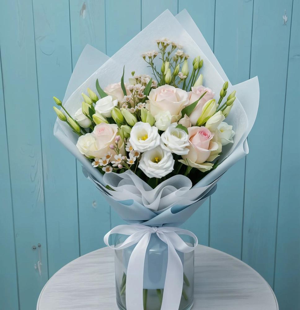 Букет цветов из: Розы и Лизиантусы в Карабулаке