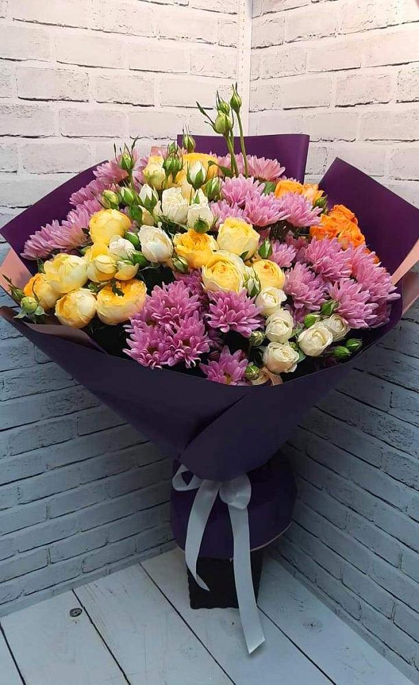 Букет цветов из: Хризантемы и Розы в Карабулаке