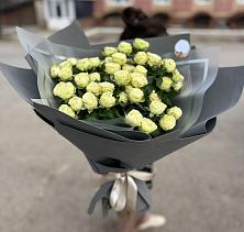 Букет Белые кустовые розы Солинеро в Карабулаке