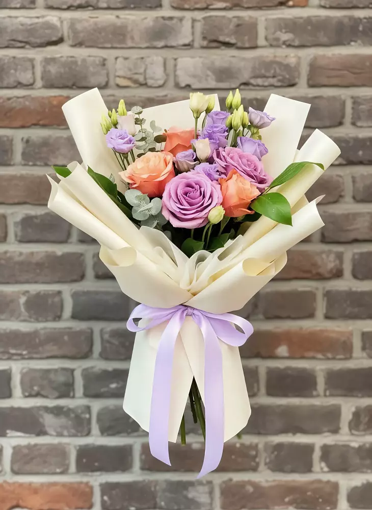 Букет цветов из: Лизиантусы и Розы в Карабулаке