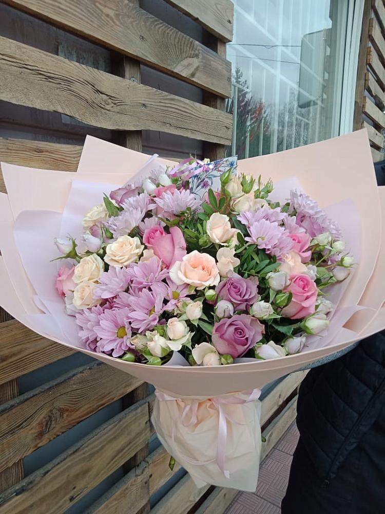 Букет цветов из: Розы и Хризантемы в Карабулаке