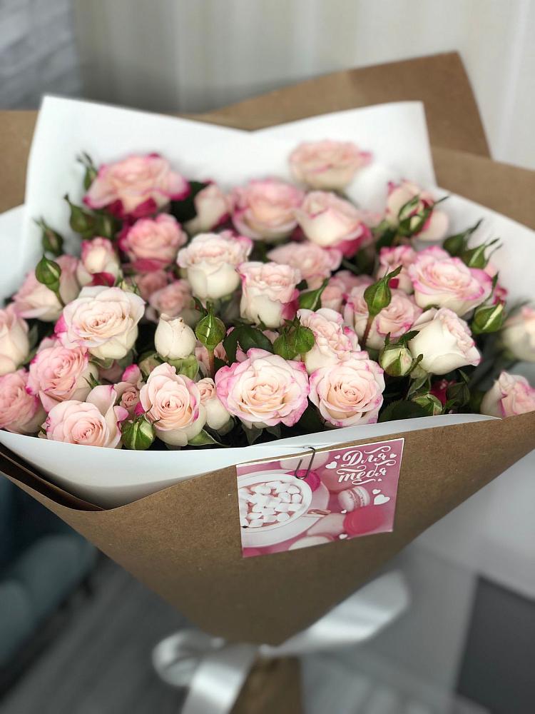 Букет цветов из: Розы в Карабулаке