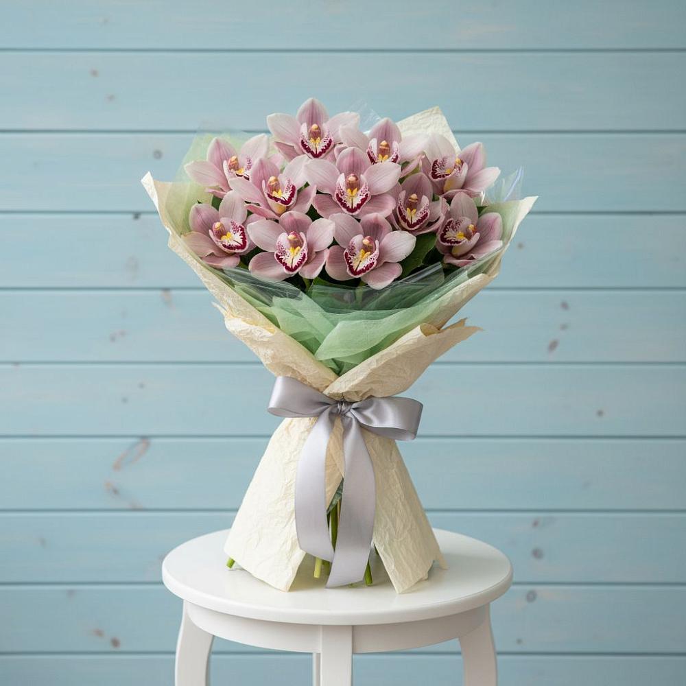 Букет цветов из: Орхидеи и Розы в Карабулаке