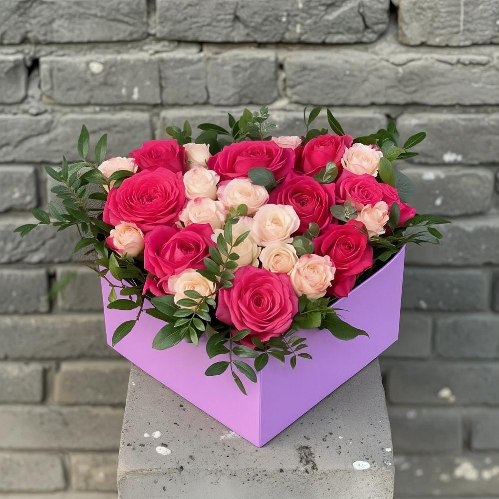 Цветочная композиция из Розы в коробке в Карабулаке