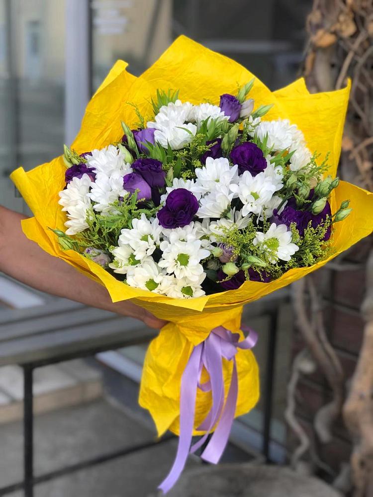 Букет цветов из: Ирисы, Хризантемы и Ромашки в Карабулаке