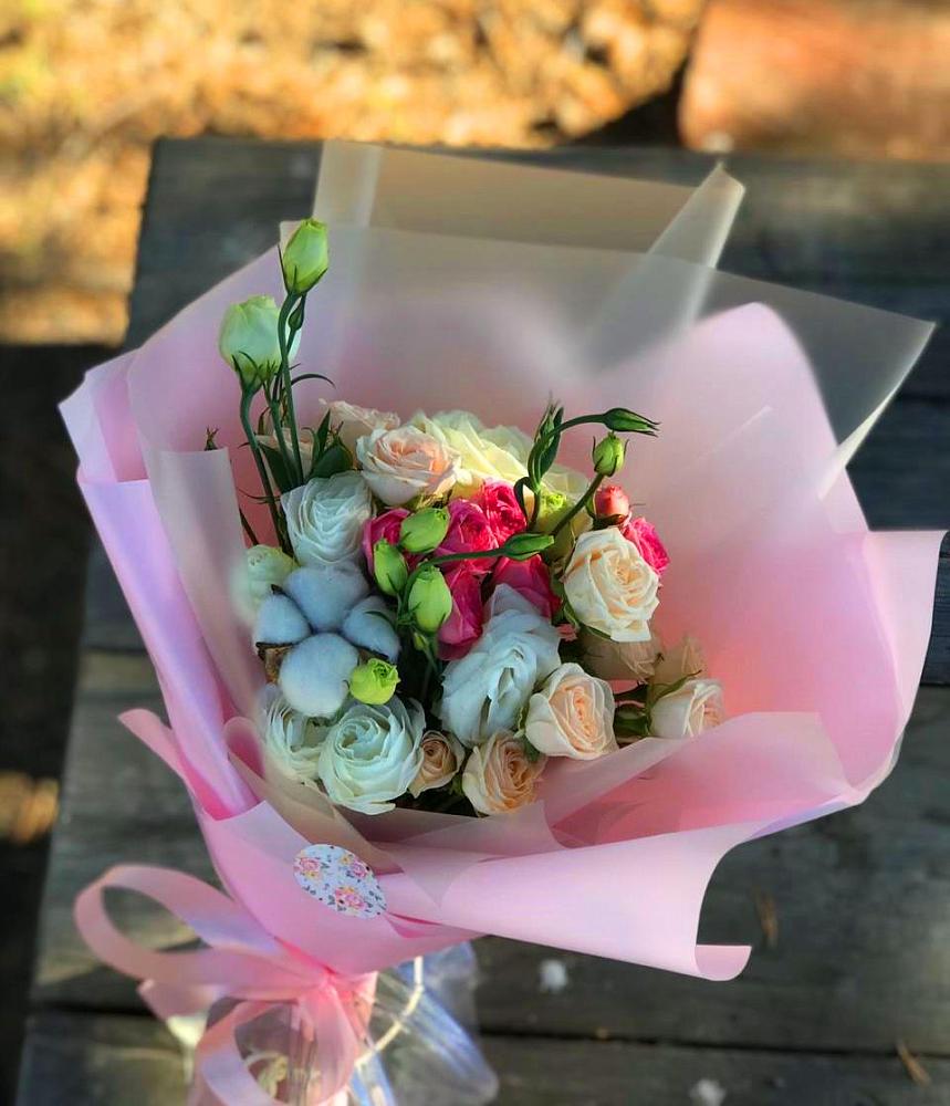 Букет цветов из: Розы и Лизиантусы в Карабулаке