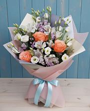 Букет цветов из:  Лизиантусы, Розы, Альстромерии и Гипсофила в Карабулаке