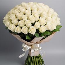 Букет 101 беля роза Белоснежка в Карабулаке