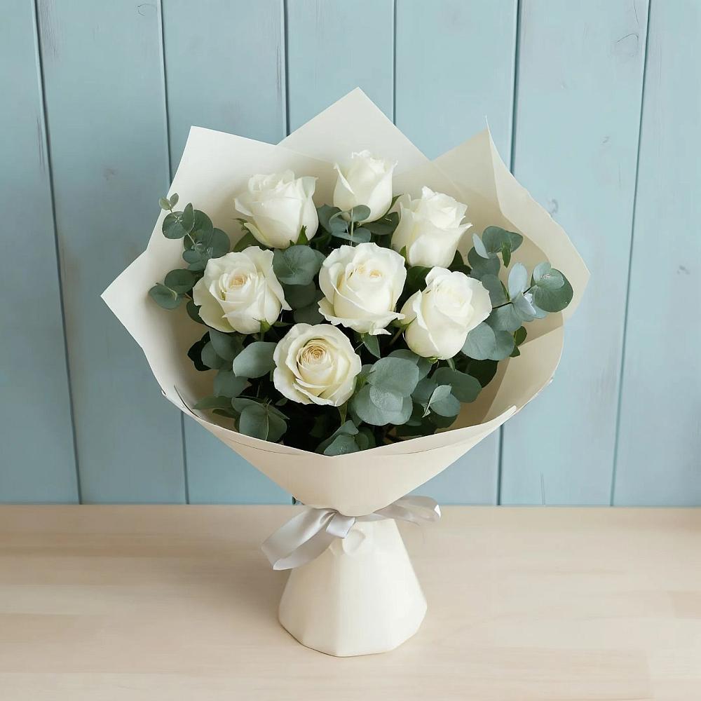 Букет Белые розы в Эвкалипте в Карабулаке