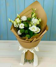 Букет цветов из:  Хризантемы и Лизиантусы в Карабулаке