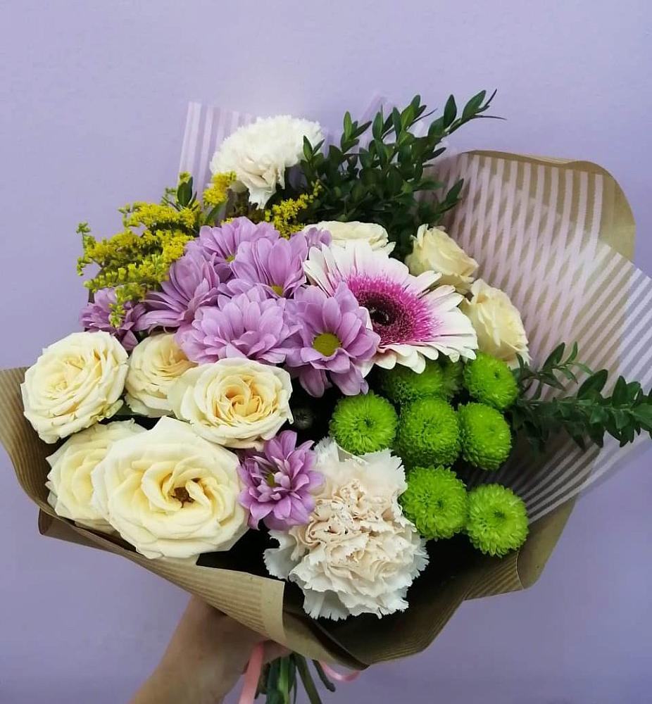 Букет цветов из: Хризантемы, Розы, Гвоздики и Герберы в Карабулаке