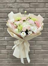 Букет цветов из:  Гвоздики, Розы, Лизиантусы и Хризантемы в Карабулаке