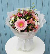 Букет цветов из:  Герберы, Альстромерии и Лизиантусы в Карабулаке