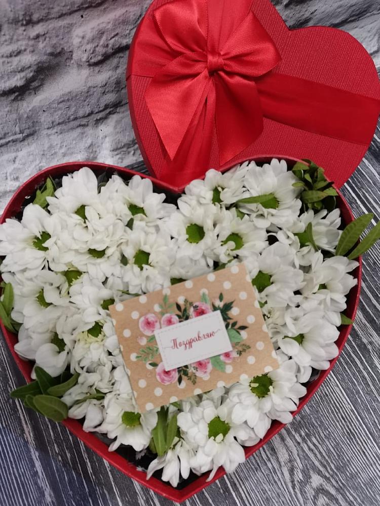 Цветочная композиция из Хризантемы в виде сердца в Карабулаке