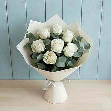 Букет Белые розы в Эвкалипте в Карабулаке