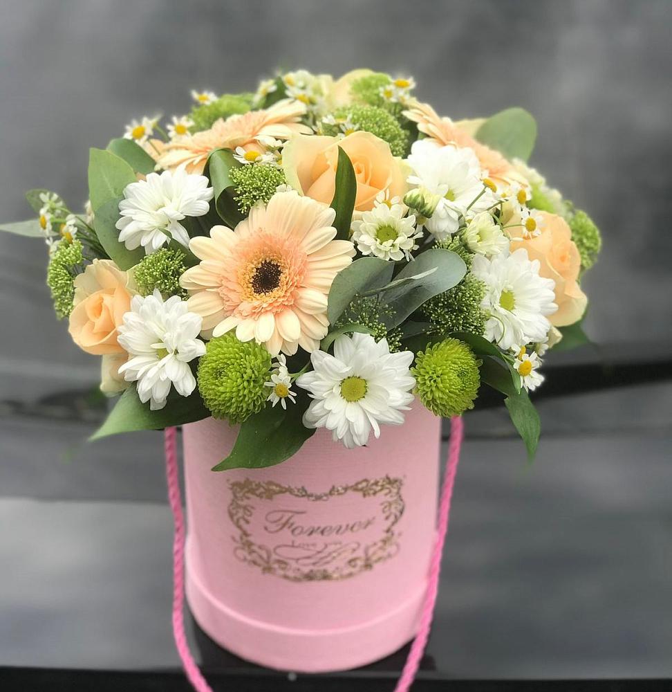 Цветочная композиция из Розы, Герберы и Хризантемы в шляпной коробке в Карабулаке