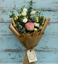 Букет цветов из:  Розы и Лизиантусы в Карабулаке