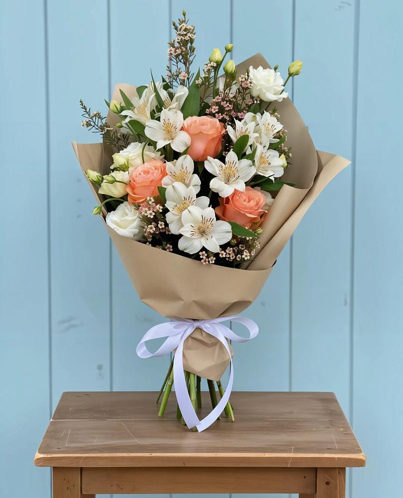 Букет цветов из: Альстромерии, Лизиантусы, Розы и Хризантемы в Карабулаке
