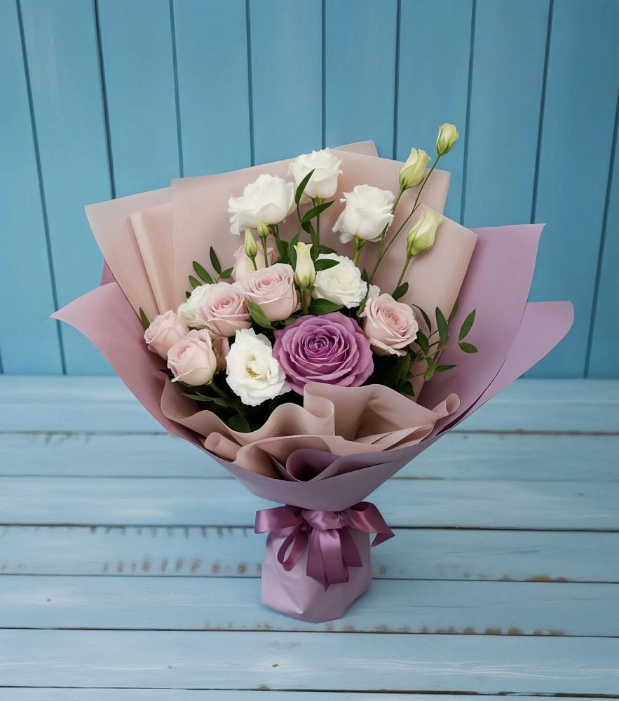 Букет цветов из: Розы и Лизиантусы в Карабулаке